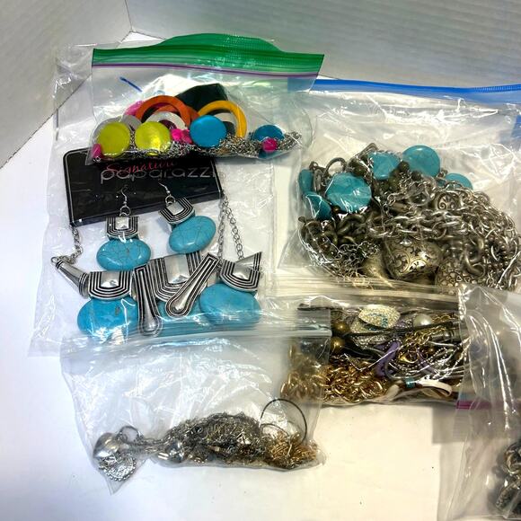 Assorted Necklaces Lot of 46 - Picture 2 of 12